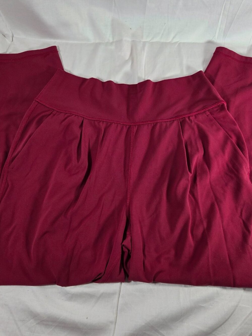 Athleta Elation Pleated Jogger Ankle Pants Burgundy Maroon Size M